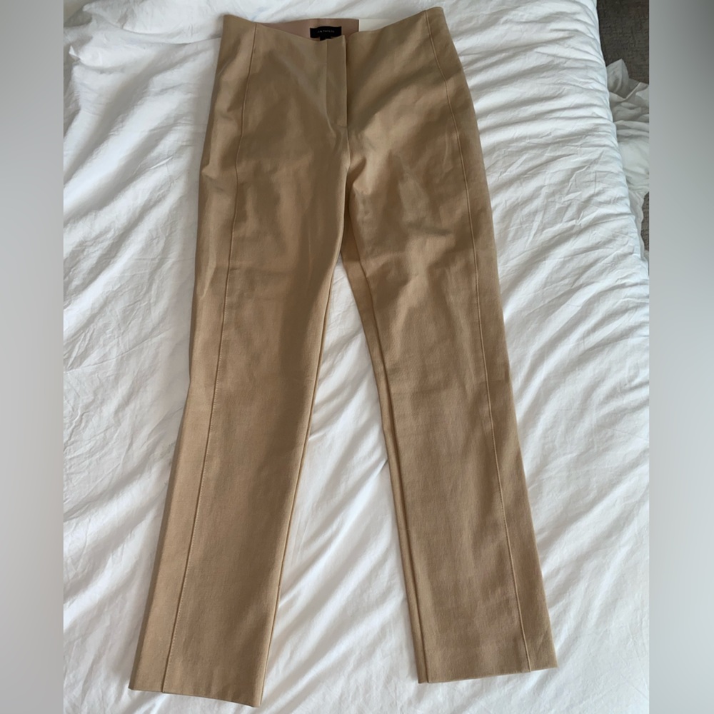 Ann Taylor Audrey crop pant size 4. New with tags. Never worn. Just too small